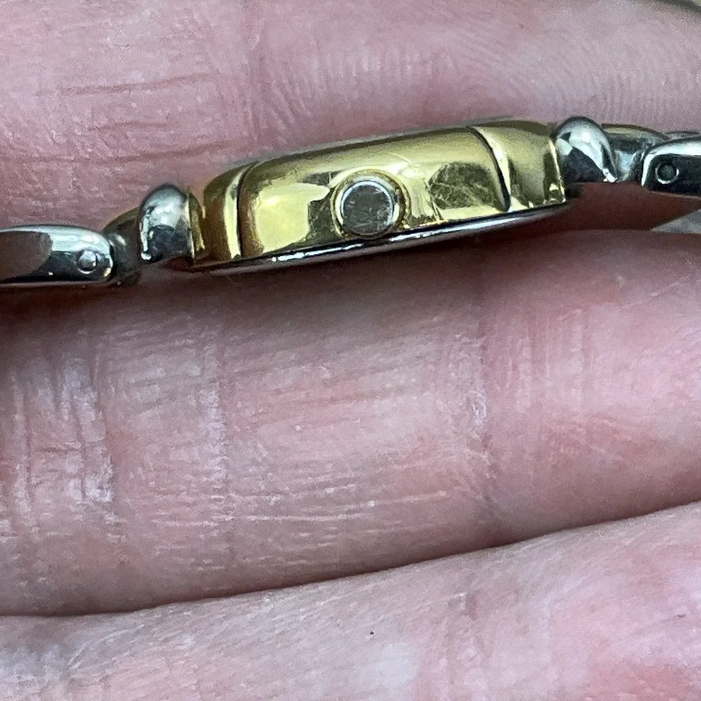 Beautiful Bulova Classic Quartz Ladies Watch Stainless  Two-Tone New Battery - Picture 6 of 8